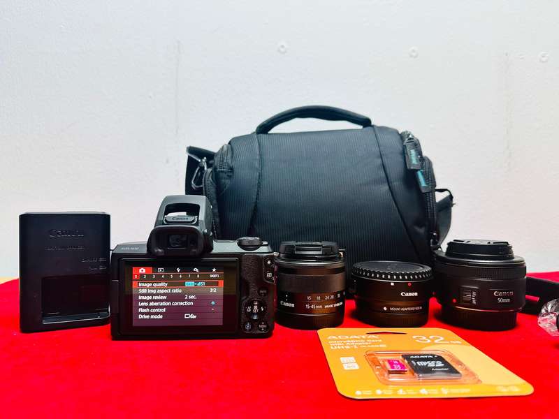 Canon EOS M50 Mirrorless Camera Bundle for Sale  Perfect Condition! 