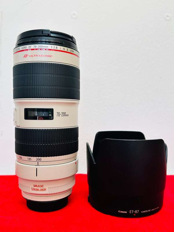 Canon Ultrasonic EF 70200mm f/2.8 L IS II USM Lens  MINT CONDITION