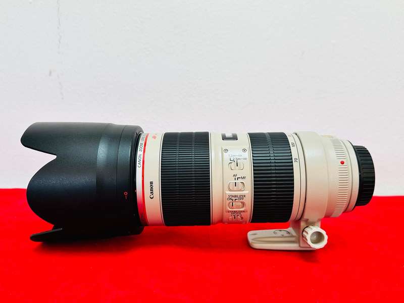 Canon Ultrasonic EF 70200mm f/2.8 L IS II USM Lens  MINT CONDITION