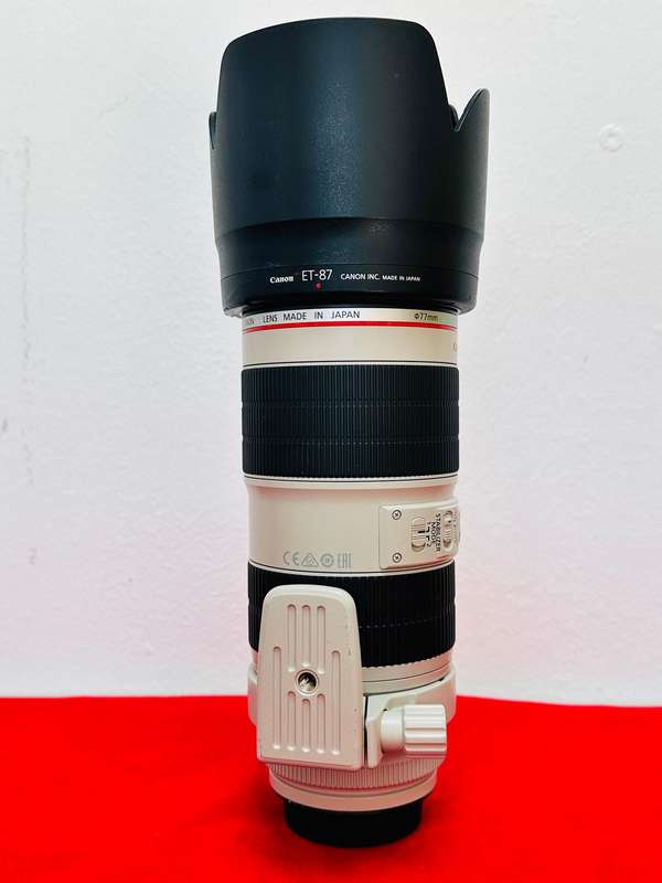 Canon Ultrasonic EF 70200mm f/2.8 L IS II USM Lens  MINT CONDITION