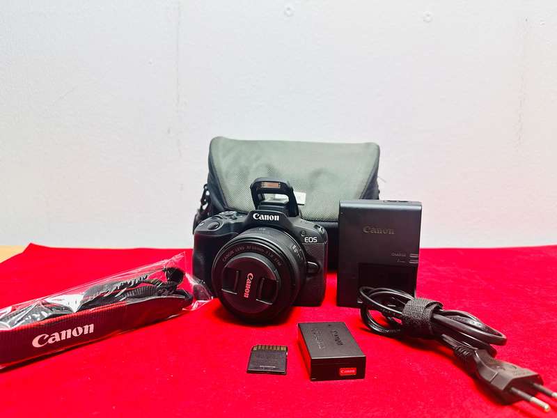  Canon EOS R50 Mirrorless Camera Kit  Like New! 