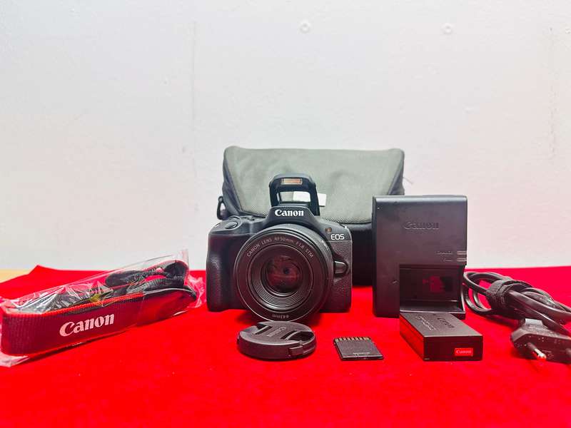  Canon EOS R50 Mirrorless Camera Kit  Like New! 