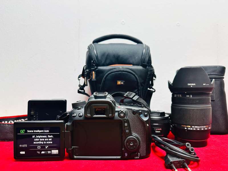 CANON EOS 70D Body With 2x Lens & Original accessories