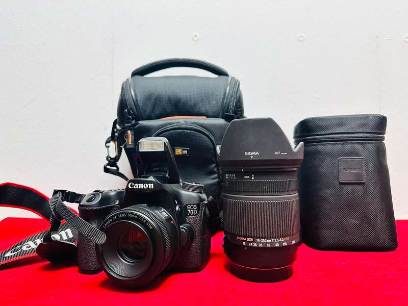 CANON EOS 70D Body With 2x Lens & Original accessories