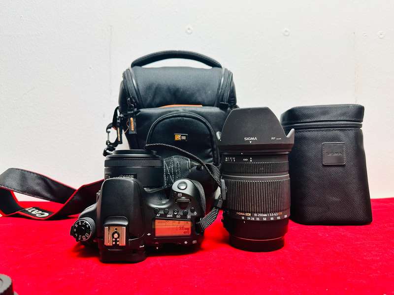 CANON EOS 70D Body With 2x Lens & Original accessories