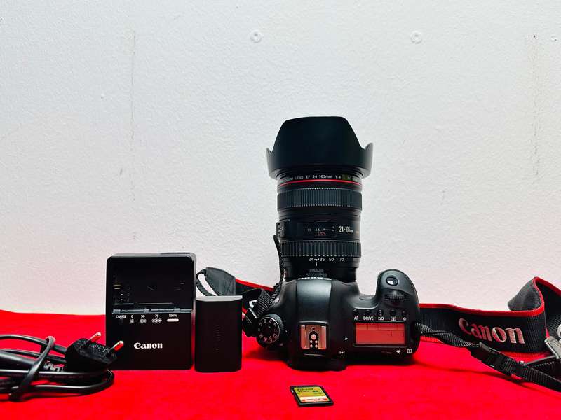 Canon EOS 6D Full frame Camera with Canon EF24-105 1:4 L IS STM Lens & accessories