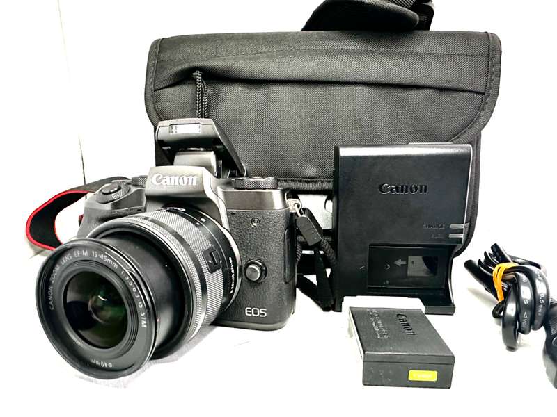 Canon EOS M5 Mirrorless Camera with 15-45mm lens with & accessories  * Canon EOS M5 Mirrorless Camer