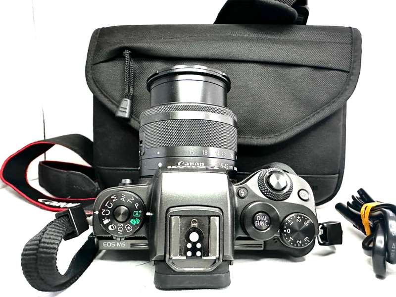 Canon EOS M5 Mirrorless Camera with 15-45mm lens with & accessories  * Canon EOS M5 Mirrorless Camer