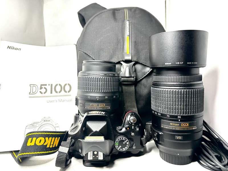 Nikon D5100 with 2x Lens and accessories + Bag