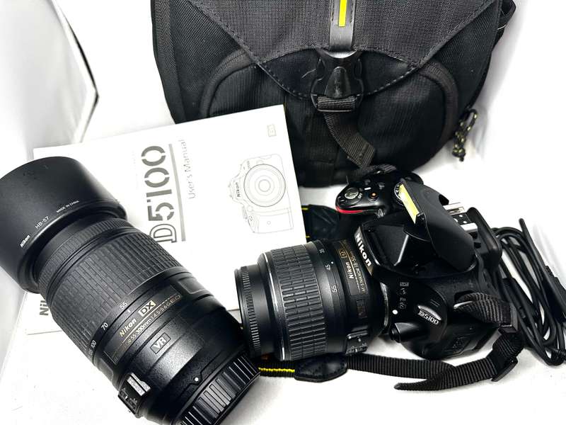Nikon D5100 with 2x Lens and accessories + Bag