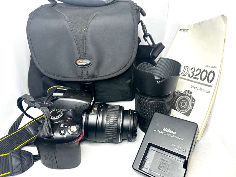 NIKON D3200 with  1x Nikon DX 18-55mm Lens 1x Nikon 55-200mm DX Zoom Lens with sun hood
