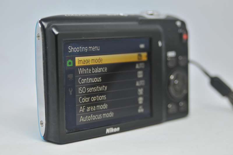 Nikon Coolpix S3100 (Blue) - 14 Megapixels - 5x Optical Zoom