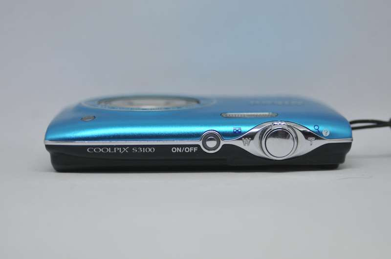 Nikon Coolpix S3100 (Blue) - 14 Megapixels - 5x Optical Zoom