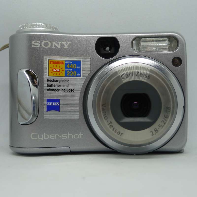 Sony DSC-S80 - 4.1 Megapixels - 3x Optical Zoom