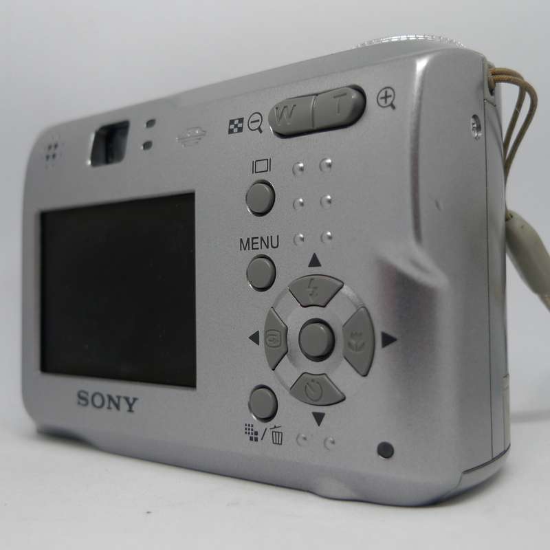 Sony DSC-S80 - 4.1 Megapixels - 3x Optical Zoom