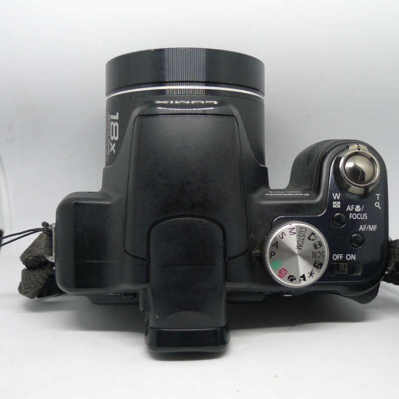 Panasonic FZ18 - 18x Optical Zoom - 8.1 Megapixels (Full Kit)
