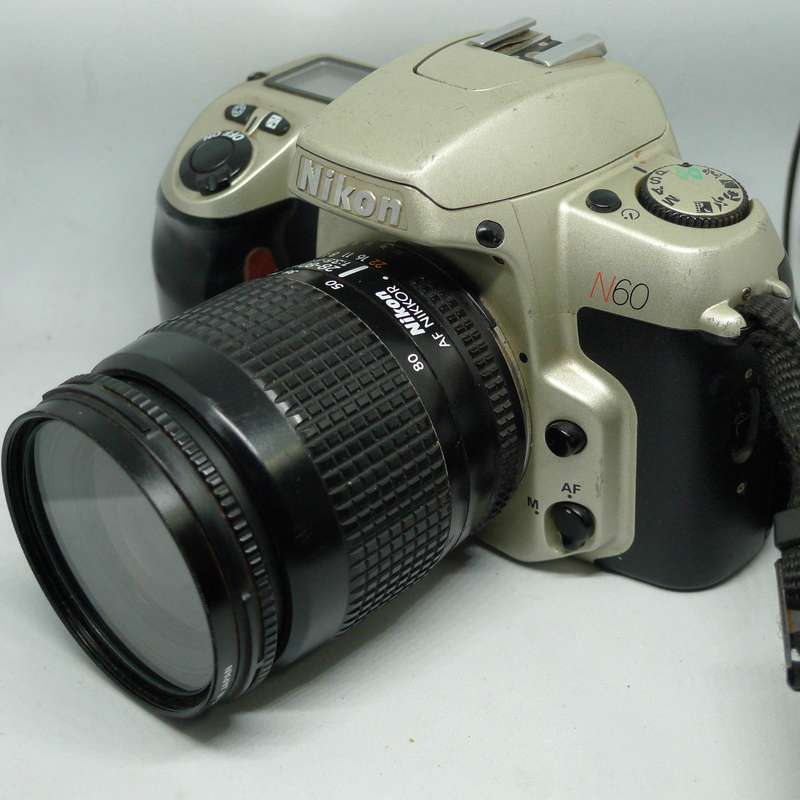 Nikon N60 + 28-80mm Lens + Bag