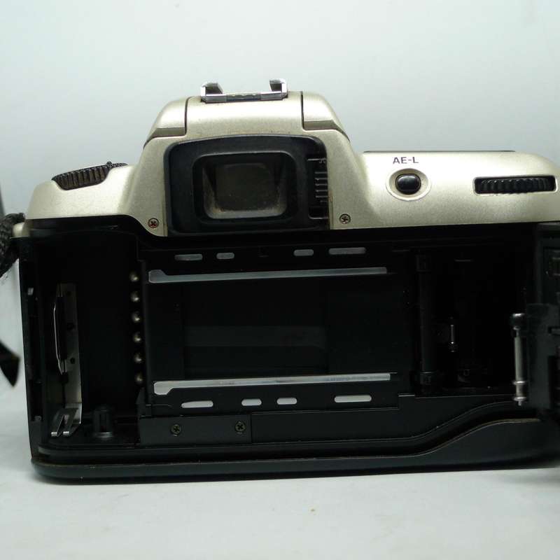 Nikon N60 + 28-80mm Lens + Bag