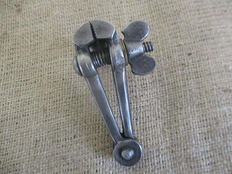Beautiful And Sturdy Vintage Jewelry Vise