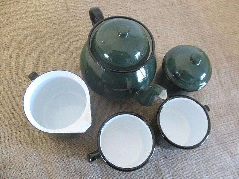 Awesome Vintage Enamel "Made In Poland" Set Consisting Of Teapot, Milk Jar, Sugar Bowl And Two Mugs