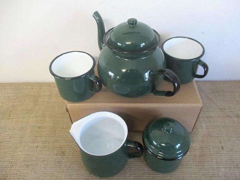 Awesome Vintage Enamel "Made In Poland" Set Consisting Of Teapot, Milk Jar, Sugar Bowl And Two Mugs