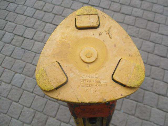 Nice Vintage Wild Heerbrugg Switzerland GST00 Surveyor's Extendable Tripod With Plumb Bob