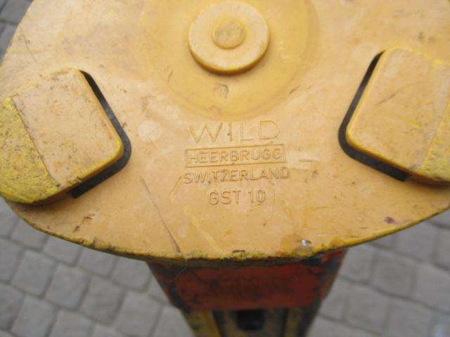 Nice Vintage Wild Heerbrugg Switzerland GST00 Surveyor's Extendable Tripod With Plumb Bob
