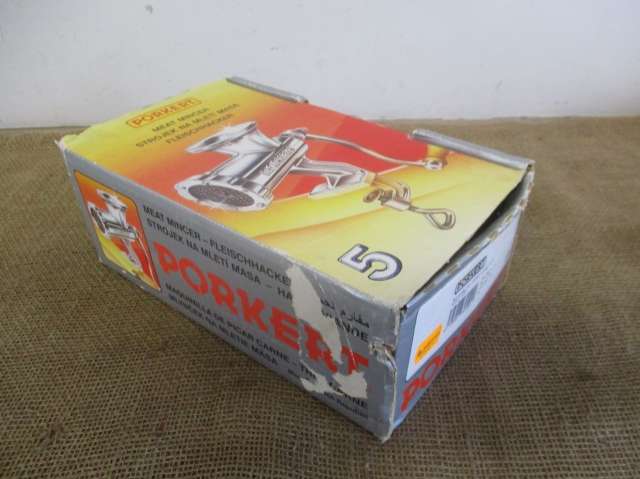 Neat And Complete Vintag Pokert No 5 Cast Iron Meat Mincer      Made In  Czech Republic       MIB