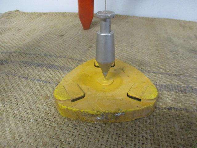 Nice Vintage Wild Heerbrugg Switzerland GST00 Surveyor's Extendable Tripod With Plumb Bob