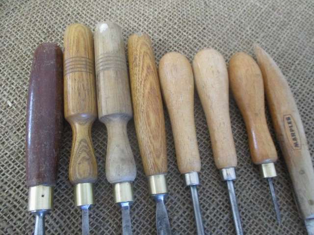 A Fine Vintage Collection Of 8 Variety Of Sizes And Profile Wood Carving Knifes