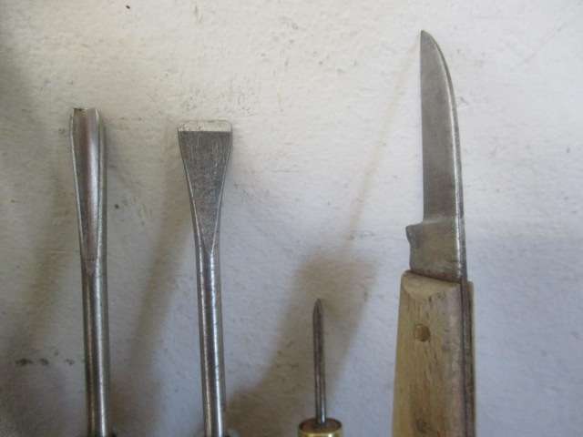 A Fine Vintage Collection Of 8 Variety Of Sizes And Profile Wood Carving Knifes