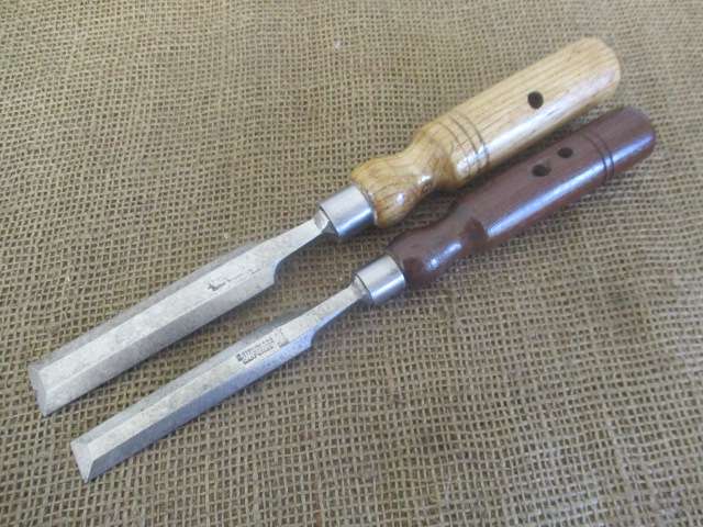 Two Rare Vintage Linley & Co Beveled Edge Carpenter Woodworking Chisels  Size : 7/8" & 5/8"