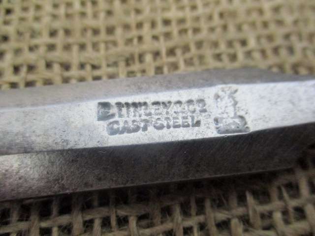Two Rare Vintage Linley & Co Beveled Edge Carpenter Woodworking Chisels  Size : 7/8" & 5/8"