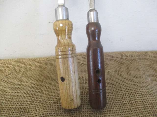 Two Rare Vintage Linley & Co Beveled Edge Carpenter Woodworking Chisels  Size : 7/8" & 5/8"