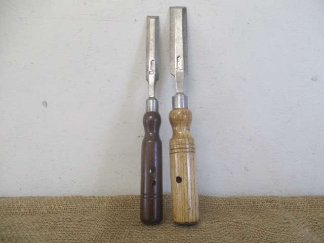 Two Rare Vintage Linley & Co Beveled Edge Carpenter Woodworking Chisels  Size : 7/8" & 5/8"