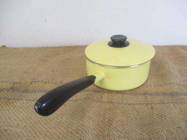 Very Beautiful Vintage Sizable Enamel Hendlers Lidded Sauce Pan