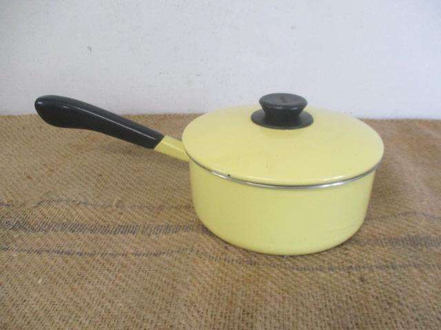 Very Beautiful Vintage Sizable Enamel Hendlers Lidded Sauce Pan