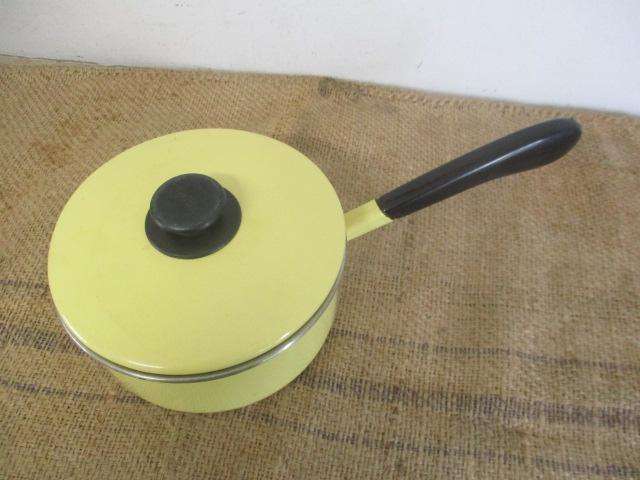 Very Beautiful Vintage Sizable Enamel Hendlers Lidded Sauce Pan