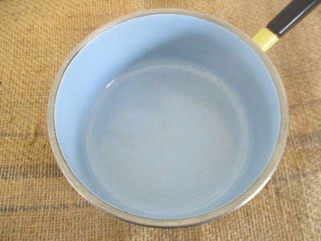 Very Beautiful Vintage Sizable Enamel Hendlers Lidded Sauce Pan