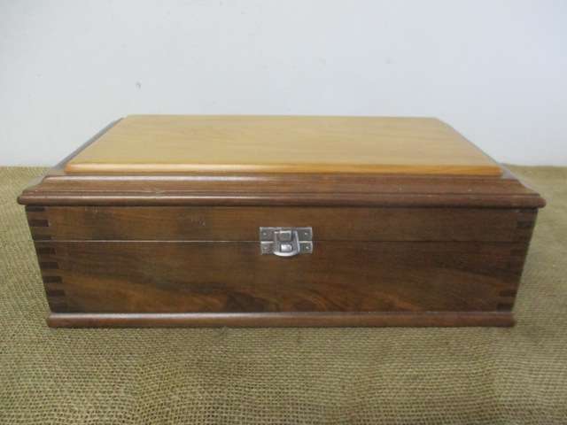 An Exquisite "Handgemaak na die Paarl se smaak " Oak Wine Wooden Box