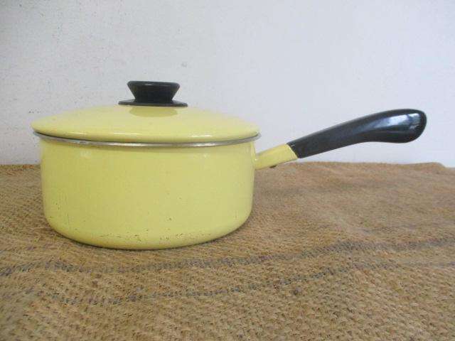 Very Beautiful Vintage Sizable Enamel Hendlers Lidded Sauce Pan