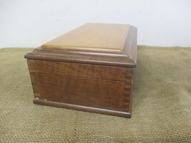 An Exquisite "Handgemaak na die Paarl se smaak " Oak Wine Wooden Box