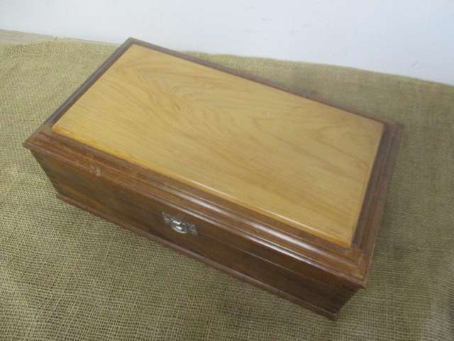 An Exquisite "Handgemaak na die Paarl se smaak " Oak Wine Wooden Box