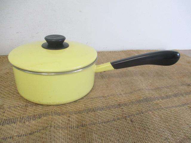 Very Beautiful Vintage Sizable Enamel Hendlers Lidded Sauce Pan