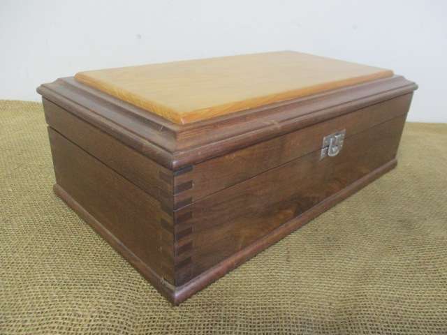 An Exquisite "Handgemaak na die Paarl se smaak " Oak Wine Wooden Box
