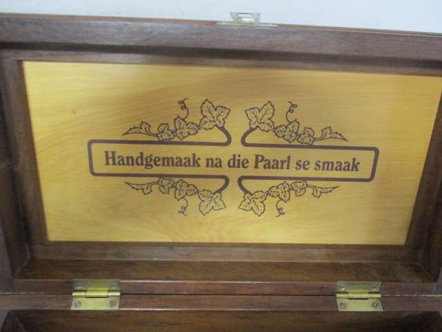 An Exquisite "Handgemaak na die Paarl se smaak " Oak Wine Wooden Box