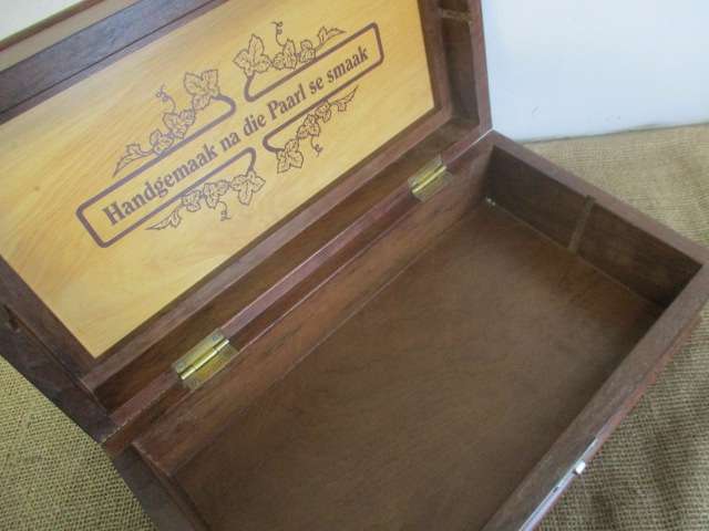 An Exquisite "Handgemaak na die Paarl se smaak " Oak Wine Wooden Box