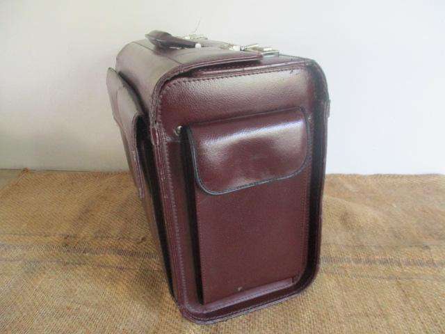 From Plane To Boardroom With This Prestigious And Stylish Gino De Vinci Pilot's Case