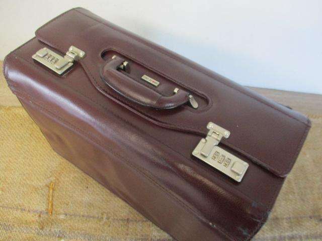 From Plane To Boardroom With This Prestigious And Stylish Gino De Vinci Pilot's Case
