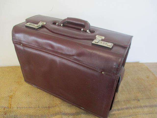 From Plane To Boardroom With This Prestigious And Stylish Gino De Vinci Pilot's Case